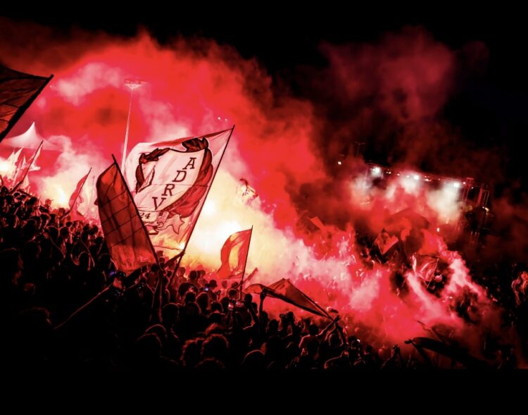 Presentación de de Duro Galván de la canción "El Rayo fui yo "en la Karmela jugadores