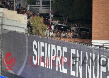 Aficionados desde fuera rayo barça