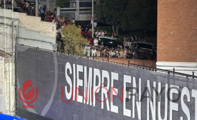 Aficionados desde fuera rayo barça