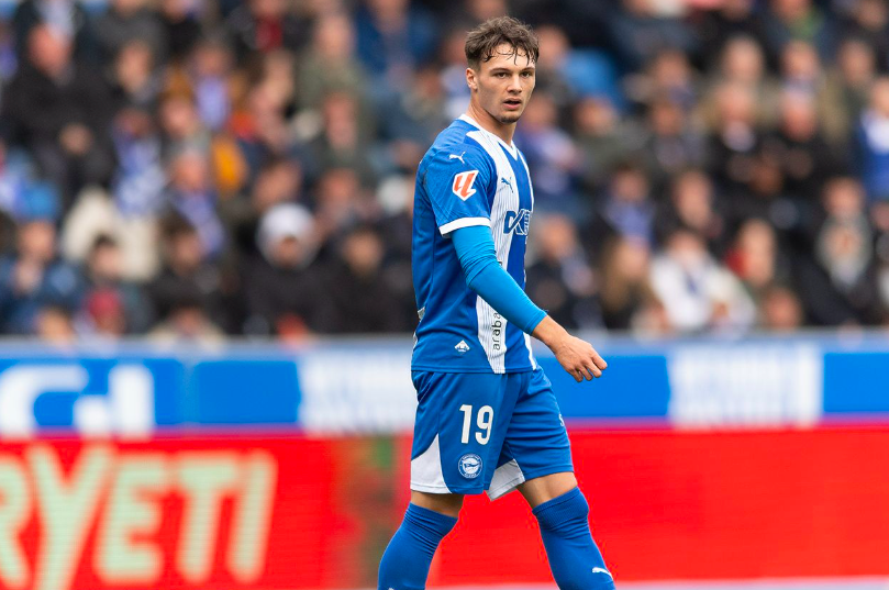 El Villarreal quiere quedarse a Pau Cabanes, pese al interés del Rayo 2 Pau Cabanes Alavés