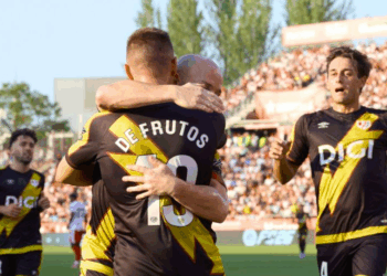 El Rayo vuelve a ganar en el debut liguero por tercera temporada consecutiva 22 Rayo Girona