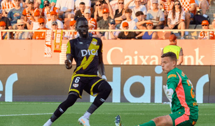 Pathé Ciss y Ratiu, titulares en el estreno liguero del Rayo ante el Girona 1 Ciss Rayo Girona