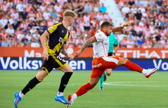 El Rayo quiere ceder a Pelayo con Racing, Córdoba y Zaragoza en la pelea 1 Pelayo Rayo Girona