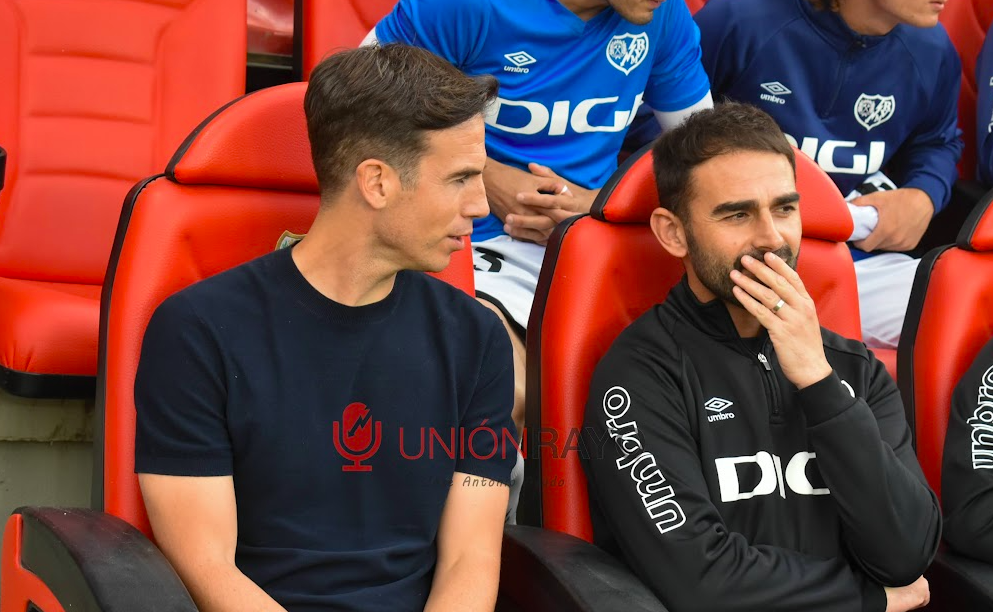 El acta arbitral recoge a Javi Mallo como segundo entrenador del Rayo en Montilivi 5 Adrián Íñigo