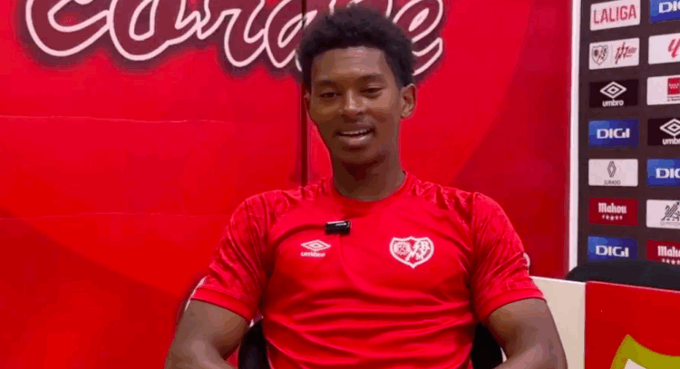 Jozhua Vertrouwd: "Estoy disfrutando mucho de los primeros días en Vallecas" 1 Jozhua Vertrouwd