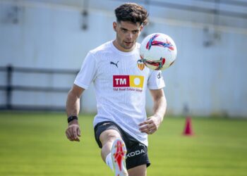 Rayo a por Fran Pérez. Vía: ValenciaCF