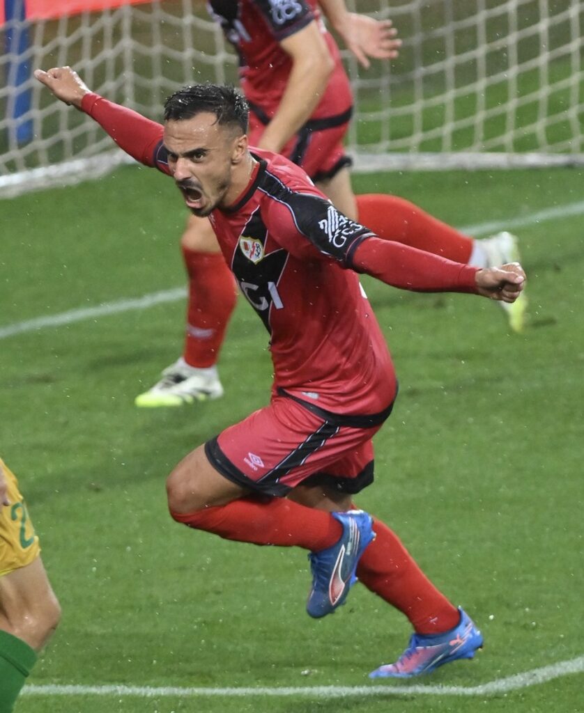 Álvaro García celebrando el gol