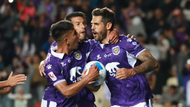 Joaquín Larrivey celebrando su gol Vía: Photosport