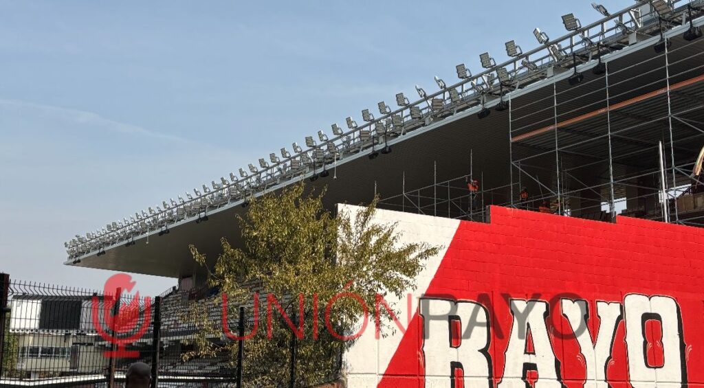 andamios obras Estadio de Vallecas