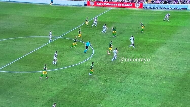 El VAR concede un gol de Camello para luego rectificar y anularlo 1 ezy watermark 28 08 2025 08 45 59p. m. 1