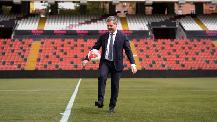 Mariano de Paco Serrano Estadio de Vallecas. Vía: madridiario