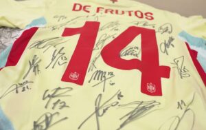 De Frutos camiseta firmada: Fuente de la imagen: Selección Española Masculina de Fútbol