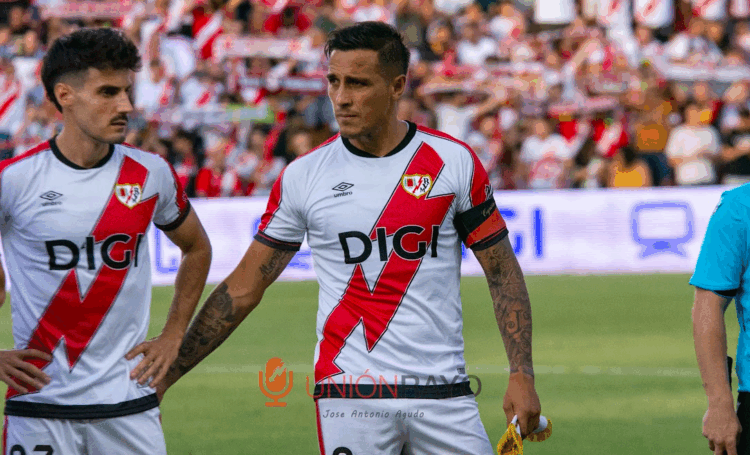 Trejo tras las colas en Vallecas: “Cuanta mayor dificultad tenemos, siguen firmes siempre” 1 Óscar Trejo Rayo