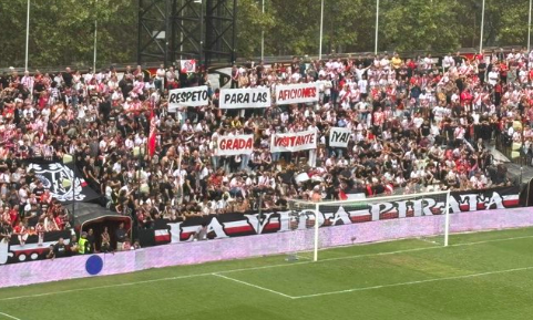 Vallecas pidió respeto para las aficiones visitantes 1 pancarta afición Rayo Sevilla Vallecas