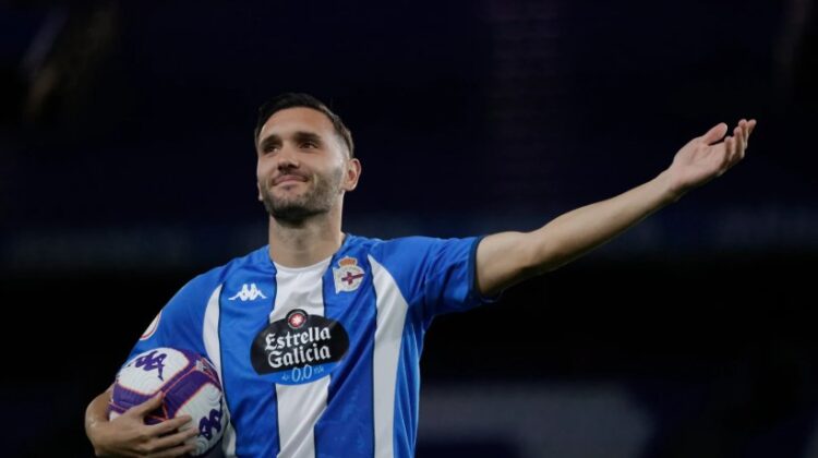 Lucas Pérez, en su presentación como nuevo jugador del Deportivo de La Coruña