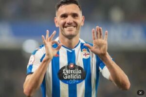 Lucas Pérez celbrando un gol