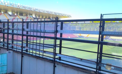 lona estadio vallecas. Vía: @pollitopalomin0