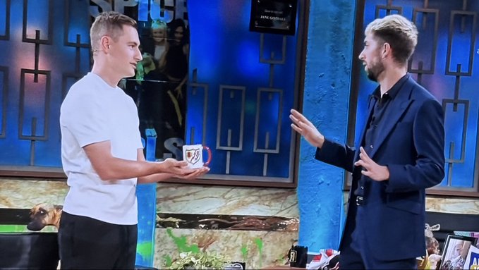 De Frutos Broncano La Revuelta taza