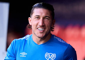 PAMPLONA, SPAIN - SEPTEMBER 14: Pacha Espino of Rayo Vallecano looks on prior to the LaLiga EA Sports match between CA Osasuna and Rayo Vallecano de Madrid at Estadio El Sadar on September 14, 2025 in Pamplona, Spain. (Photo by Juan Manuel Serrano Arce/Getty Images)
