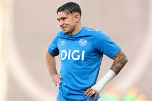 MADRID, SPAIN - AUGUST 28: Andrei Ratiu of Rayo Vallecano reacts prior to the UEFA Conference League Play-off Round Second Leg match between Rayo Vallecano and FC Neman Grodno at Campo de Futbol de Vallecas on August 28, 2025 in Madrid, Spain. (Photo by Flor Tan Jun/Getty Images)