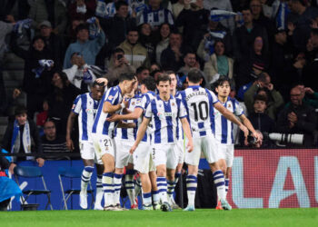 SAN SEBASTIAN, SPAIN - NOVEMBER 10: Sheraldo Becker of Real Sociedad celebrates after scoring goal during the LaLiga match between Real Sociedad and FC Barcelona at Reale Arena on November 10, 2024 in San Sebastian, Spain. (Photo by Juan Manuel Serrano Arce/Getty Images)
