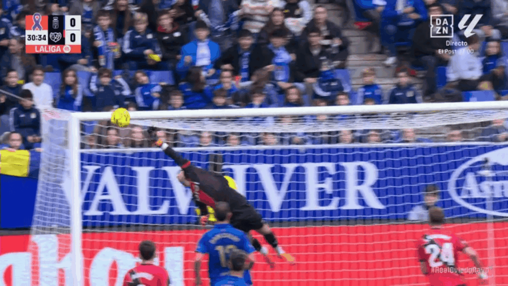 El palo y Mendy salvan al Rayo antes del descanso 2 Falta de Cazorla al larguero