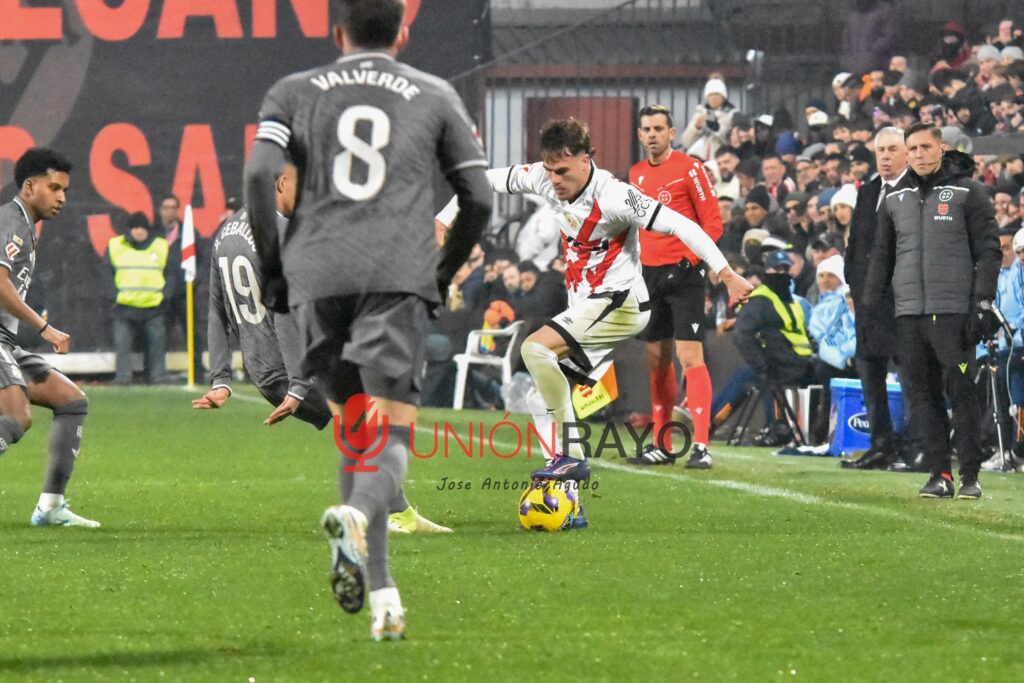 El Real Madrid cuenta con la baja de Tchouaméni: Valverde, disponible 2 Imagen valverde rayo