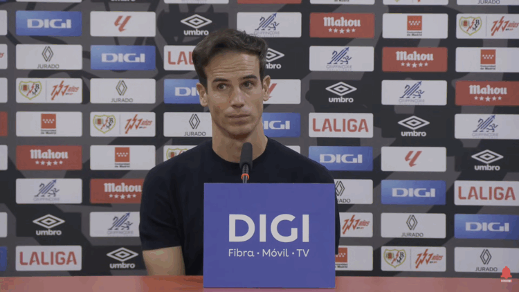 Iñigo Pérez, tras el empate ante el Real Madrid: "El punto nos sabe bien porque está creado por las sensaciones de haber jugado un muy buen partido" 1 Iñigo rueda de prensa rayo madrid 25-26