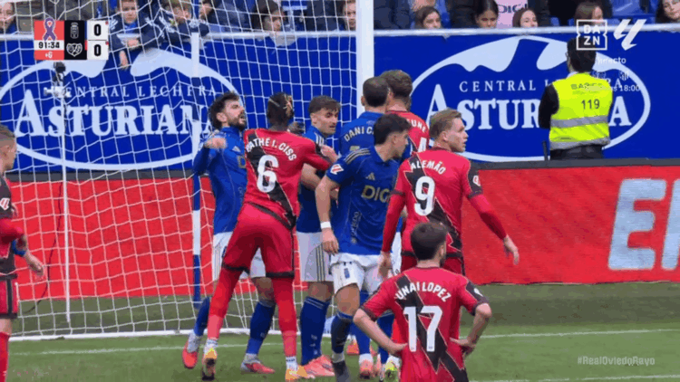 Ciss sancionado con dos partidos tras su expulsión ante el Oviedo 1 Roja Pathe Ciss