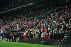 Digi animó el descanso del Rayo-Betis en Vallecas con una carrera de balones gigantes 2 asistencia espectadores Vallecas