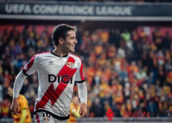 Sergio Camello celebra su gol frente al Jagiellonia. César Vallejo Rodríguez