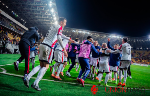 Galería del Jagiellonia 1-2 Rayo Vallecano de Conference League 3 Rayo celebración