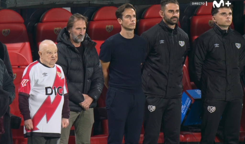 Vallecas guardó un minuto de silencio en memoria de Luis Espino, padre del 'Pacha' Espino 2 Captura de pantalla 2025 12 15 211146