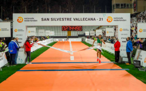 El atleta español Mohamed Katir entrando en meta. Vía: PortalVallecas