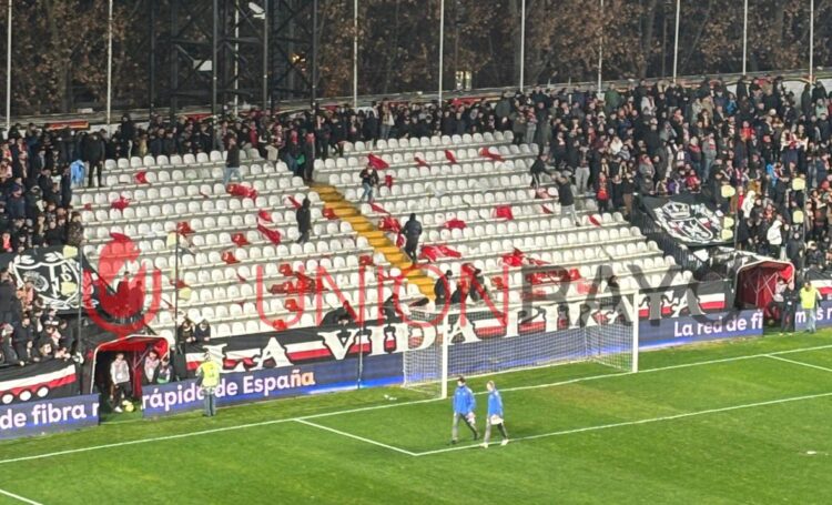 El fondo de Vallecas volvió a protestar por el fútbol en lunes 1 Nueva huelga de animación rayo-betis