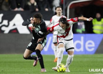 Pacha Espino titular betis