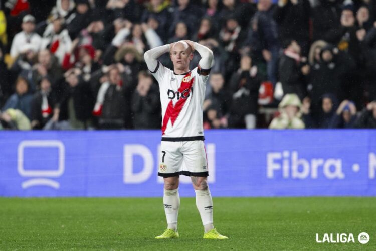 Isi rozó el gol ante el Betis pero se topó con el palo 1 Isi