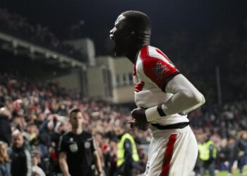 Primer gol profesional Mendy