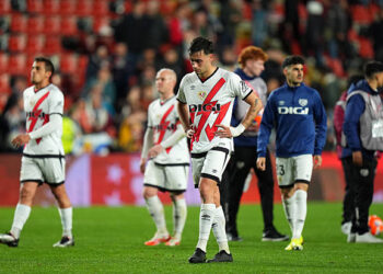 MADRID, SPAIN - APRIL 04: Pedro Diaz of Rayo Vallecano looks dejected after his team's defeat in the LaLiga match between Rayo Vallecano and RCD Espanyol de Barcelona at Estadio de Vallecas on April 04, 2025 in Madrid, Spain. (Photo by Angel Martinez/Getty Images)