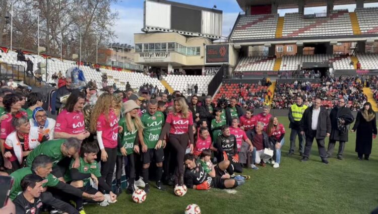 Celebrado en el Estadio de Vallecas el tradicional partido benéfico de artistas y famosos 1 img 4955