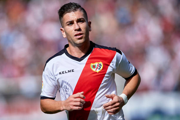 Embarba: "El Rayo Vallecano siempre será una parte esencial de mi carrera" 1 MADRID, SPAIN - OCTOBER 21: Adrian Embarba of Rayo Vallecano looks on during the La Liga match between Rayo Vallecano de Madrid and Getafe CF at Campo de Futbol de Vallecas on October 21, 2018 in Madrid, Spain. (Photo by Quality Sport Images/Getty Images)
