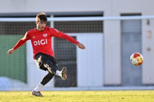 Iñigo Pérez quiere que Carlos Martín se exponga en Vallecas 2 Debut Carlos Martín