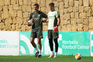 SAN PEDRO DE ALCANTARA, SPAIN - JULY 26: Diego Lopez, goalkeeping coach of Real Madrid Castilla, interacts with Sergio Mestre prior to the pre-season friendly match between between Marbella FC and Real Madrid Castilla at Marbella Football Center on July 26, 2025 in San Pedro de Alcantara, Spain. (Photo by Angel Martinez/Getty Images)