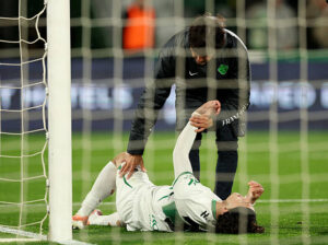 ELCHE, SPAIN - DECEMBER 21: Hector Fort of Elche CF receives medical treatment after scoring the team's first goal during the LaLiga EA Sports match between Elche CF and Rayo Vallecano de Madrid at Estadio Manuel Martinez Valero on December 21, 2025 in Elche, Spain. (Photo by Clive Brunskill/Getty Images)