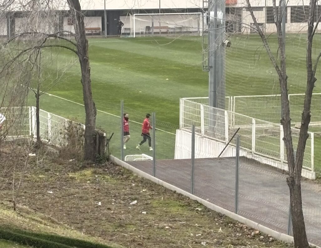 Baillu y Camello vuelven a entrenar con el Rayo Vallecano