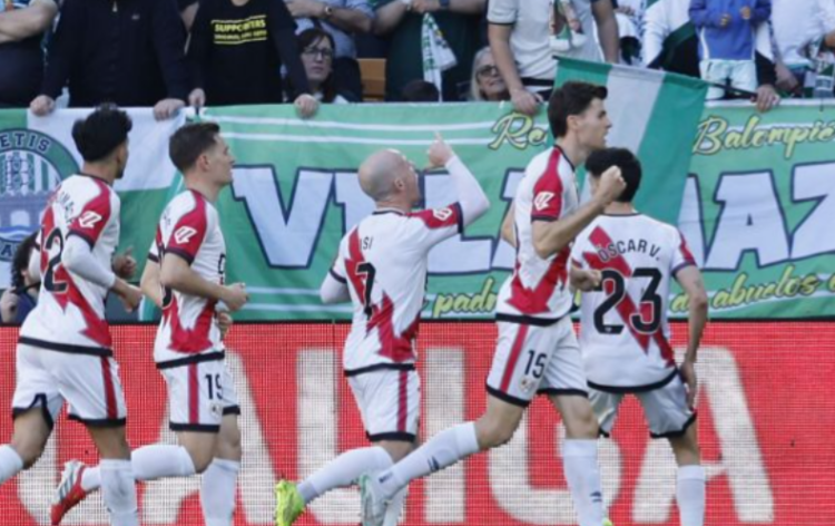 Isi empata ante el Betis antes del descanso 1 Isi