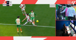 Iñigo Pérez, tras empatar ante el Betis: "Tengo la sensación de haber perdido dos puntos, con el tiempo valoraré este empate" 3 Martínez Munuera penalti rayo