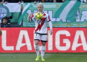 El agradecimiento de Diego Llorente a Isi: «Quiero felicitarle porque le dijo al árbitro que la de Valentín era acción de juego, que llegaba antes» 2 Isi