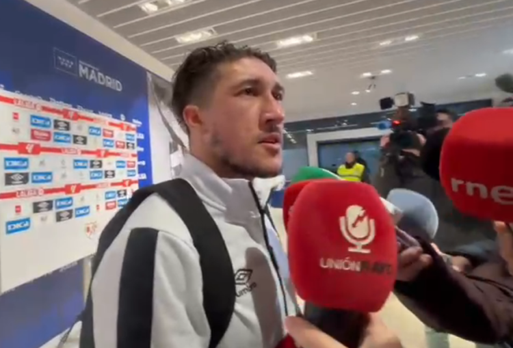 'Pacha' Espino, tras la victoria ante el Atlético: "Es la esencia de este equipo, ante las adversidades a veces jugamos mejor" 1 Espino declas rayo atletico 2025-26