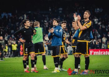 Pocos aficionados del Rayo en el Bernabéu